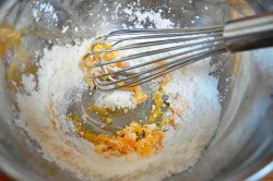 Mix sugar, yolks and cornflour 1