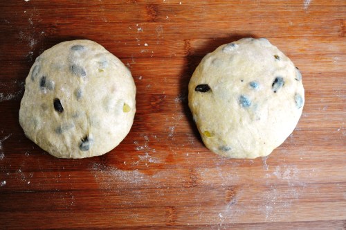 Simnel cake, divide in two