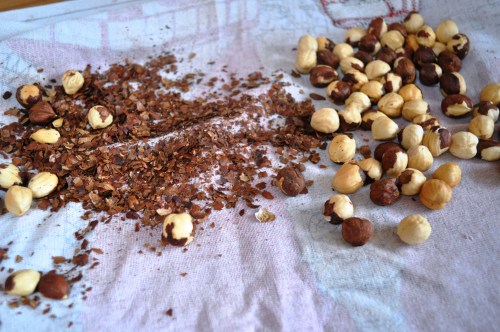 Skinning hazelnuts