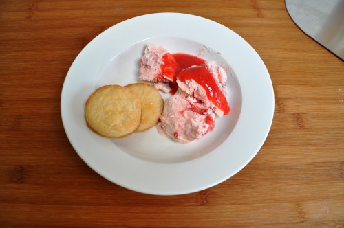 Galettes aux vin blanc with strawberry ice cream