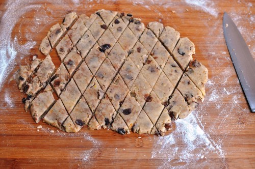 Cutting papassini dough into diamonds