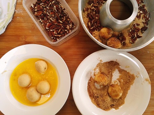 Assembling monkey bread